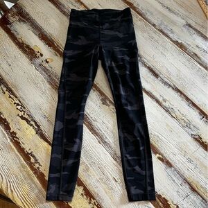 Athleta Ultimate Stash Pocket 7/8 Camo Tight Yoga Fitness Pant #531773 XXS